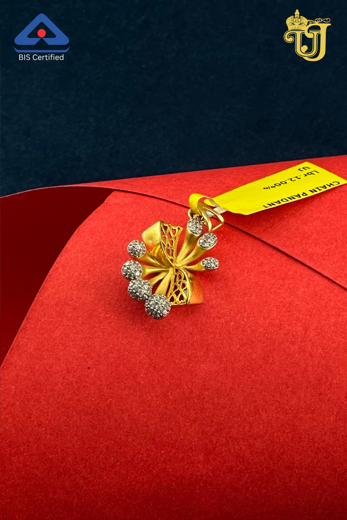 The Golden Ribbon Bloom Chain Pendant
