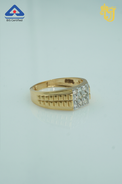 Brick-Textured Diamond Ring