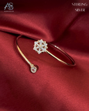 The Golden Hand Heart Ladies Bracelet